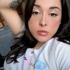 Meet your Posher, Desiree